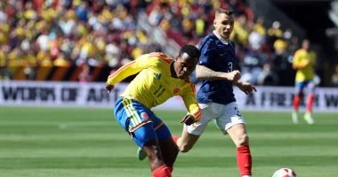 الديوك الفرنسية تسيطر على المباراة أمام كولومبيا بتقدمها بهدفين سجلهما دوى وتورام في الشوط الأول