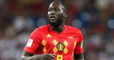 لوكاكو يتحدث بصراحة عن التوترات الأخيرة مع نابولي ويكشف عن آماله في تجاوز الأزمات الحالية