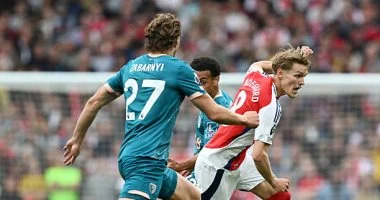 آرسنال وبورنموث يتعادلان 1 – 1 في الشوط الأول وسط أجواء مثيرة وحماسية على أرض الملعب