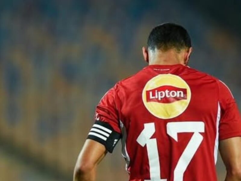 أزمات غرفة ملابس الأهلي تتواصل والمحللون يحددون المدرب المثالي لإعادة الفريق إلى المسار الصحيح