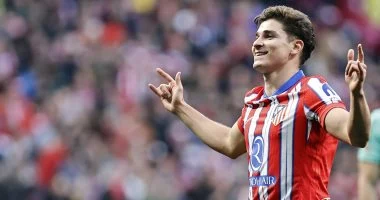 ألفاريز وباستوني يكشفان قرارهما النهائي بشأن الانضمام إلى برشلونة وسط تزايد الشائعات والاهتمام الجماهيري