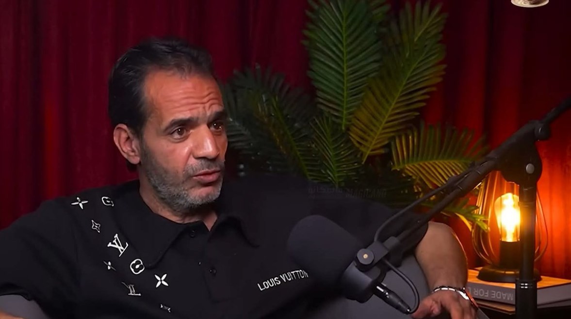 أيمن دجيش يؤكد استحقاق الأهلي لركلة جزاء خلال مباراة سيراميكا في دوري المحترفين المصري