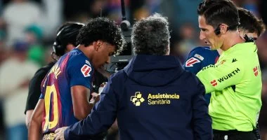 لامين يامال يودع الموسم مع برشلونة بسبب الإصابة مما يثير تساؤلات حول مستقبله في الفريق