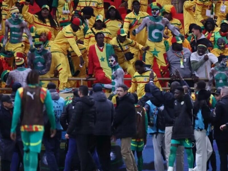 إصدار أحكام بالسجن على 18 مشجعًا سنغاليًا بسبب أحداث شغب نهائي أمم إفريقيا يثير ردود فعل واسعة