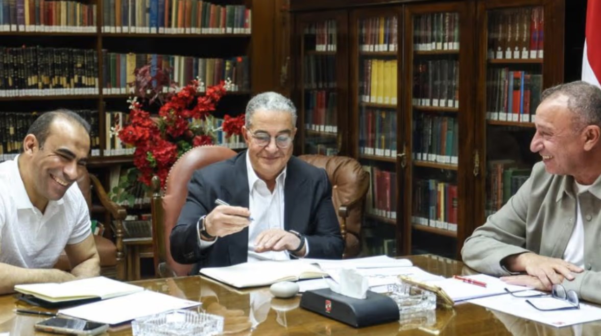 اجتماع الخطيب مع ياسين منصور وعبدالحفيظ لتقييم أداء قطاع الكرة وتحقيق الأهداف المنشودة للنادي