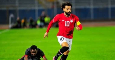 اشتعلت المنافسة بين خمسة أندية سعودية قوية لتدعيم صفوفها بضم النجم المصري محمد صلاح في سوق الانتقالات المقبلة