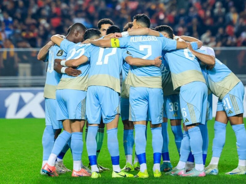 الأهلي يتقدم بطلب لتجميد قرارات حكم مباراة سيراميكا بعد اتهام بتصرفات غير عادلة ومتعسفة