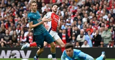 التشكيل الرسمي لمباراة آرسنال وبورنموث في قمة الدوري الإنجليزي الممتاز وتأثيرها على المنافسة على اللقب