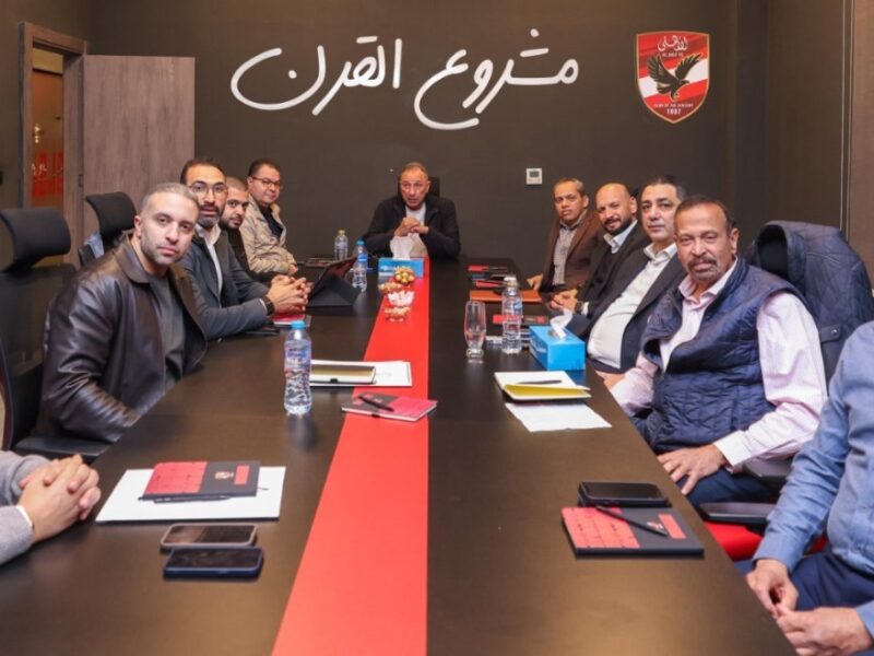 الخطيب يعقد اجتماعاً مع شركتي المنشآت والقلعة الحمراء ويوافق على خطط إنشاء أفرع جديدة بالمحافظات