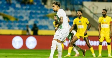 الخليج يواجه النجمة في مواجهة قوية وينتكس دونجا ورفاقه بخسارة ثقيلة بثلاثية في الدوري السعودي