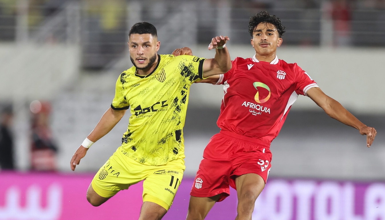 المغرب الفاسي يحقق فوزًا كاسحًا على حسنية أكادير بأربعة أهداف ويعزز صدارته في الدوري الممتاز