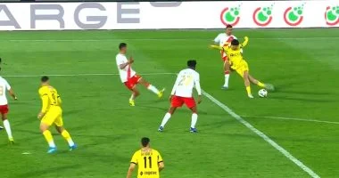 المغرب الفاسي يحكم سيطرته على صدارة الدوري بفوز مثير على الوداد في لقاء مثير للمشجعين