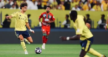 النصر يحقق انتصارا صعبا على الاتفاق ويعزز صدارته في الدوري السعودي بهدف كومان المذهل