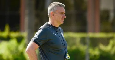 الوداد في مرحلة حرجة نحو إنهاء عقد المدرب باتريس كارتيرون بعد سلسلة من الأداء المخيب للآمال