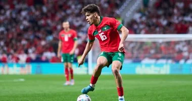 بديل راشفورد المنتظر في برشلونة يسعى لجذب الأنظار بإمكانياته العالية في عالم كرة القدم الأوروبي