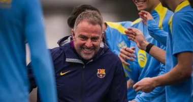 هانزي فليك يسجل رقماً قياسياً جديداً في تاريخ دوري أبطال أوروبا بنسبة الفوز في الأدوار الإقصائية