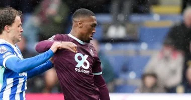 برينتفورد يتعادل مع إيفرتون بينما بيرنلي يتعرض لهزيمة قاسية أمام برايتون في الدوري الإنجليزي الممتاز