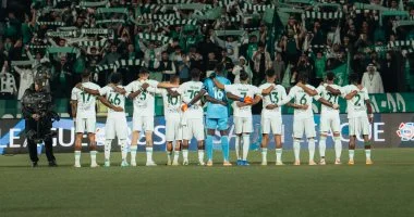 بعد أحداث مثيرة في مباراة الأهلي وسيراميكا الأهلي جدة يطالب بفحص تسجيلات الفار لاستعادة حقوقه في البطولة