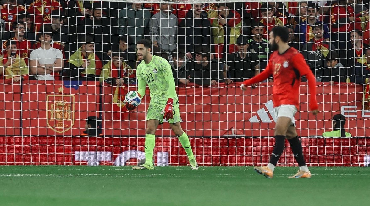 تألق رمضان السيد في مباراة مصر ضد إسبانيا وكرة القدم الحديثة تستعرض مهارات اللاعبين في الميدان