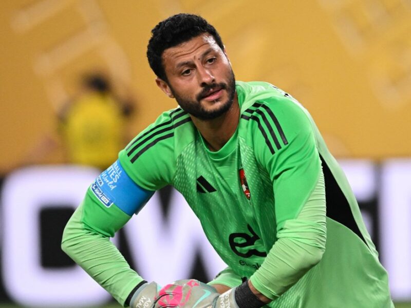 تبادل القلق داخل الأهلي بعد أنباء عن احتمالية فرض عقوبة على محمد الشناوي حارس الفريق الأساسي