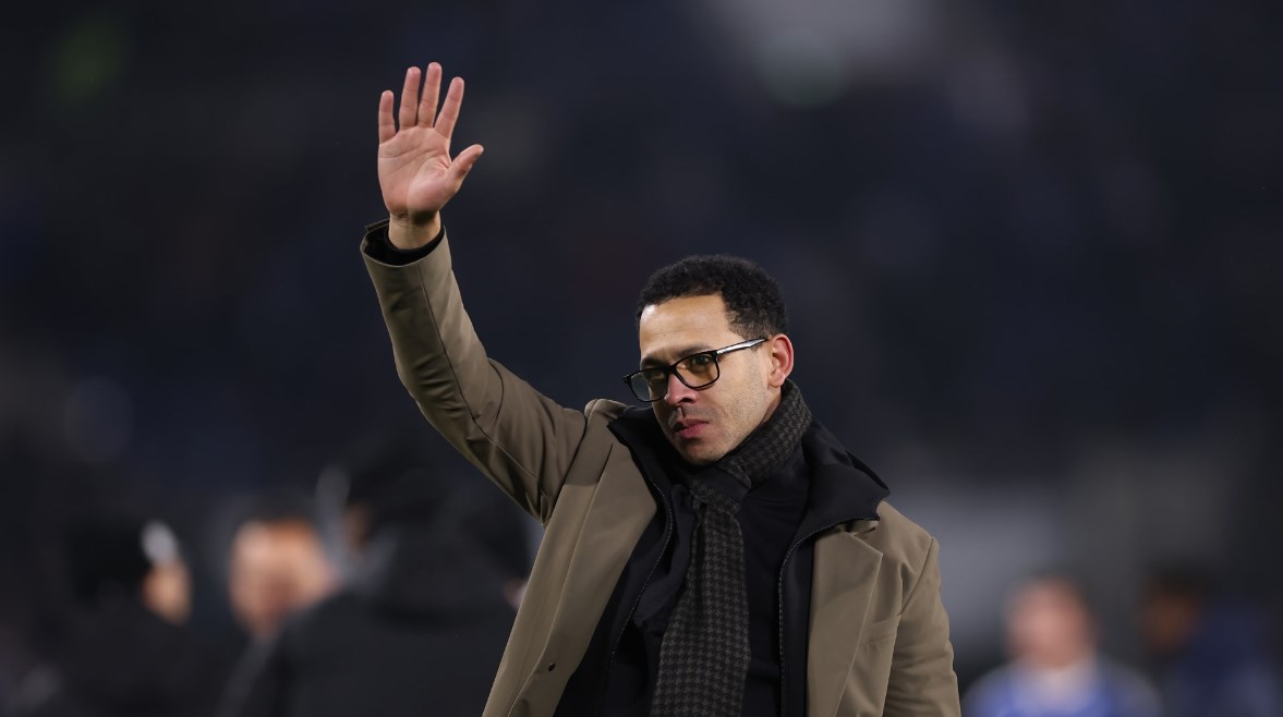 تشيلسي يتخذ قرار إقالة ليام روزينيور بعد الهزيمة القاسية أمام برايتون في منافسات الدوري الإنجليزي