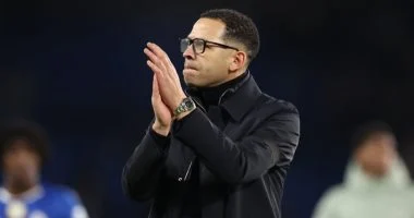 تشيلسي يعلن رسمياً عن إقالة مدربه ليام روزينيور نتيجة تراجع الأداء والنتائج السلبية في الموسم الحالي