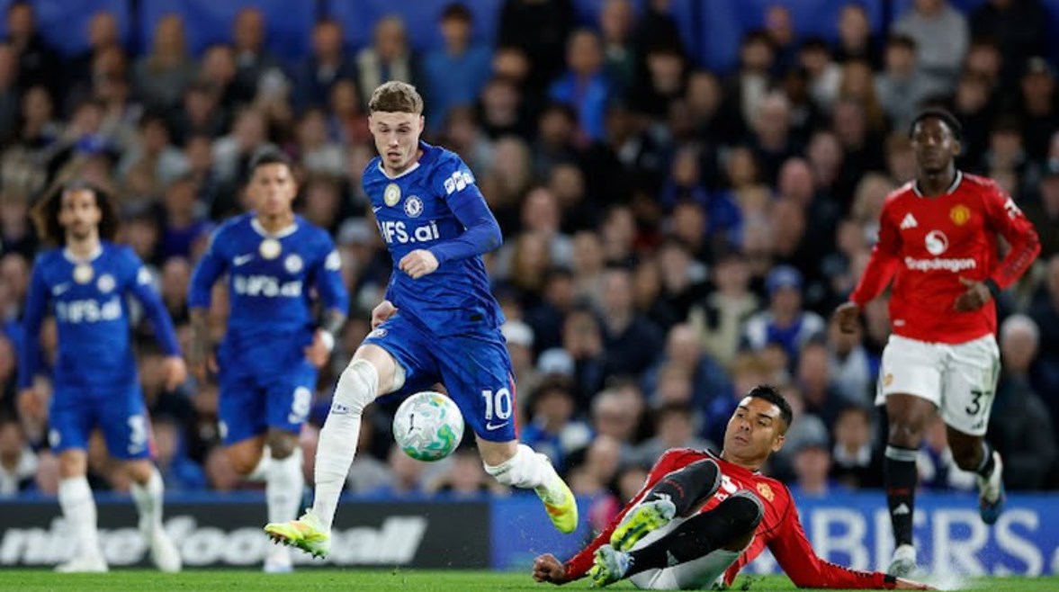 تشيلسي يفرض سيطرته في نهاية الشوط الأول بينما مانشستر يونايتد يسجل هدف التقدم المفاجئ