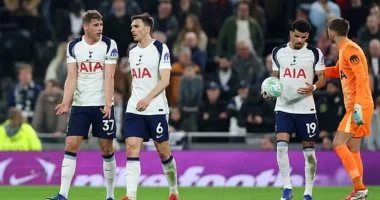 توتنهام يواجه برايتون في مباراة مثيرة وكولو موانى وسولانكى يقودان هجوم السبيرز نحو الانتصار