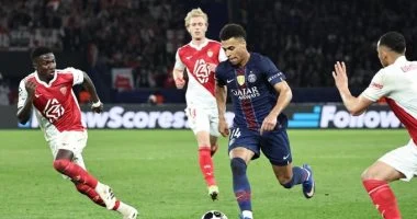 ثلاثة حكام في الدوري الفرنسي يحصلون على دخل سنوي يصل إلى 220 ألف يورو من إدارة المباريات