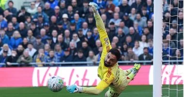 حارس ليفربول يحقق إنجازا مبهرا ويمنع إيفرتون من التسجيل في ديربي ميرسيسايد لمدة 25 دقيقة متواصلة