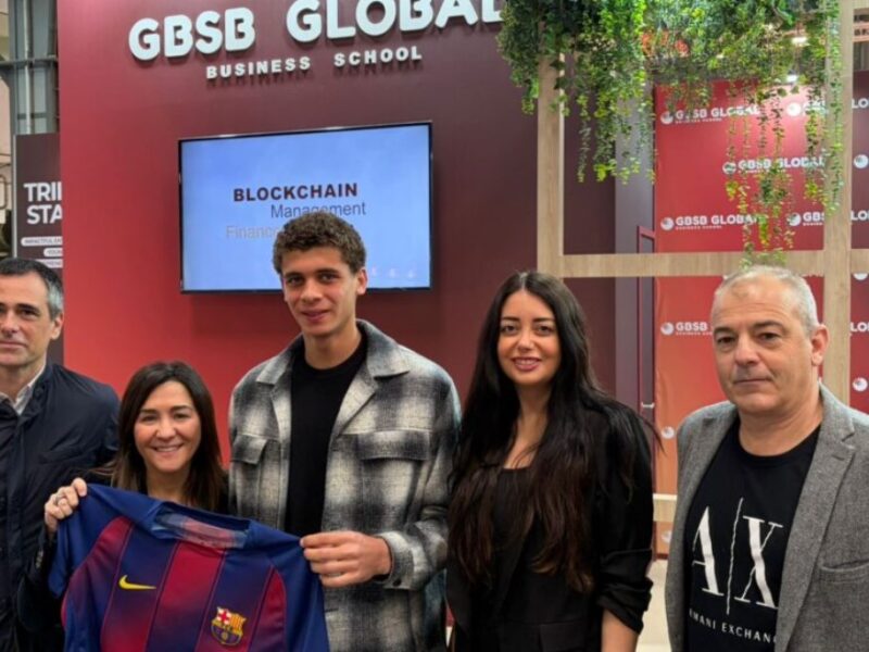 حمزة عبد الكريم يحقق توازنًا مثاليًا بين مسيرته الرياضية في كرة القدم وتطلعاته التعليمية في أوروبا