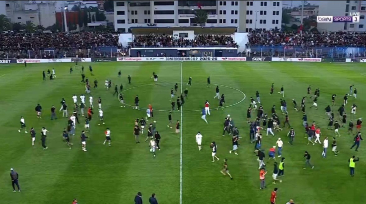 خبير لوائح يؤكد أن كاف سيمنع جمهور اتحاد الجزائر من حضور مباراة الزمالك بنسبة تصل إلى تسعين بالمئة