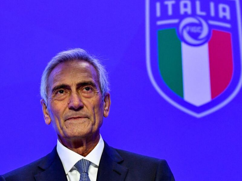 رئيس الاتحاد الإيطالي يعلن استقالته بشكل مفاجئ وسط أجواء مشحونة وتوترات داخل الأوساط الرياضية