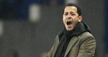 روسينيور يواجه شبح الرحيل عن تدريب تشيلسي بعد الخسارة المدوية أمام برايتون في الدوري الإنجليزي