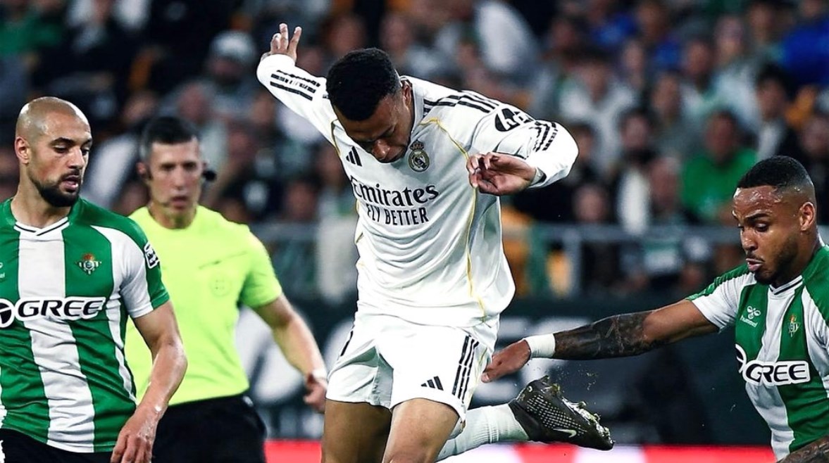 ريال مدريد يخفق في تحقيق الفوز ويتعادل مجددًا على أرضه أمام ريال بيتيس في البرنابيو