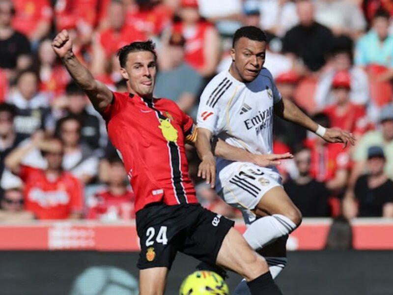 ريال مدريد ينسحب من صراع الصدارة بعد هزيمته المفاجئة أمام مايوركا في الدوري الإسباني مما يمنح برشلونة فرصة ذهبية