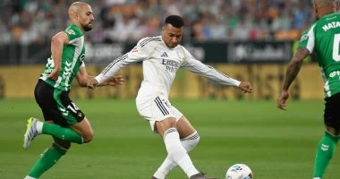 ريال مدريد يواجه صعوبة في تحقيق الفوز أمام ريال بيتيس مما يفتح الطريق لبرشلونة نحو التتويج بلقب الدوري الإسباني