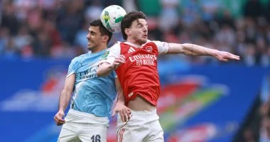 سباق الدوري الإنجليزي يشتعل بأحداث مثيرة في خمس جولات حاسمة تحدد مسار المنافسة بين مان سيتي وآرسنال