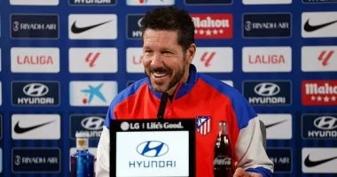 سيميوني يعلن عزم أتلتيكو مدريد على التأهل في مواجهة برشلونة بدون التفكير في الحكام أو العوامل الخارجية