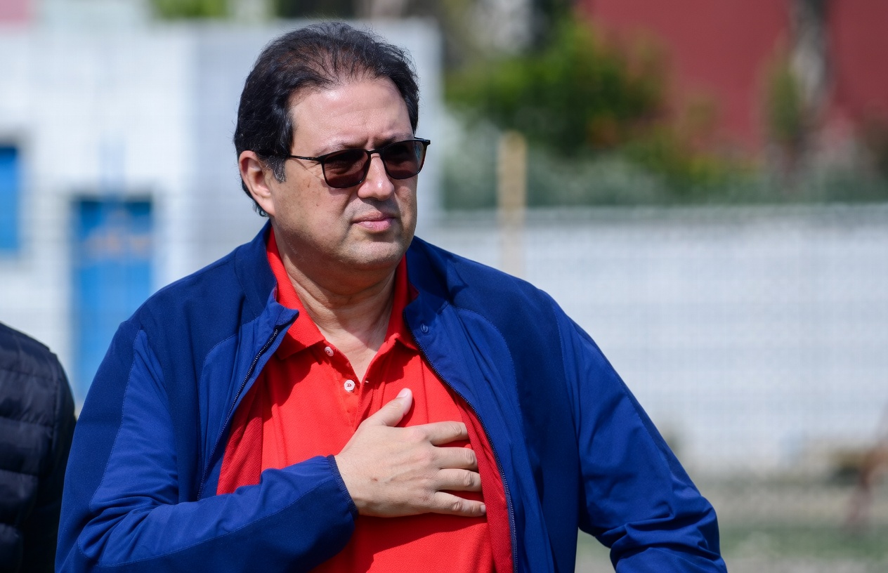 غضب جماهيري داخل البيت الودادي يتصاعد بعد مظاهرات ضد آيت منا في أجواء مشحونة بالاحتقان