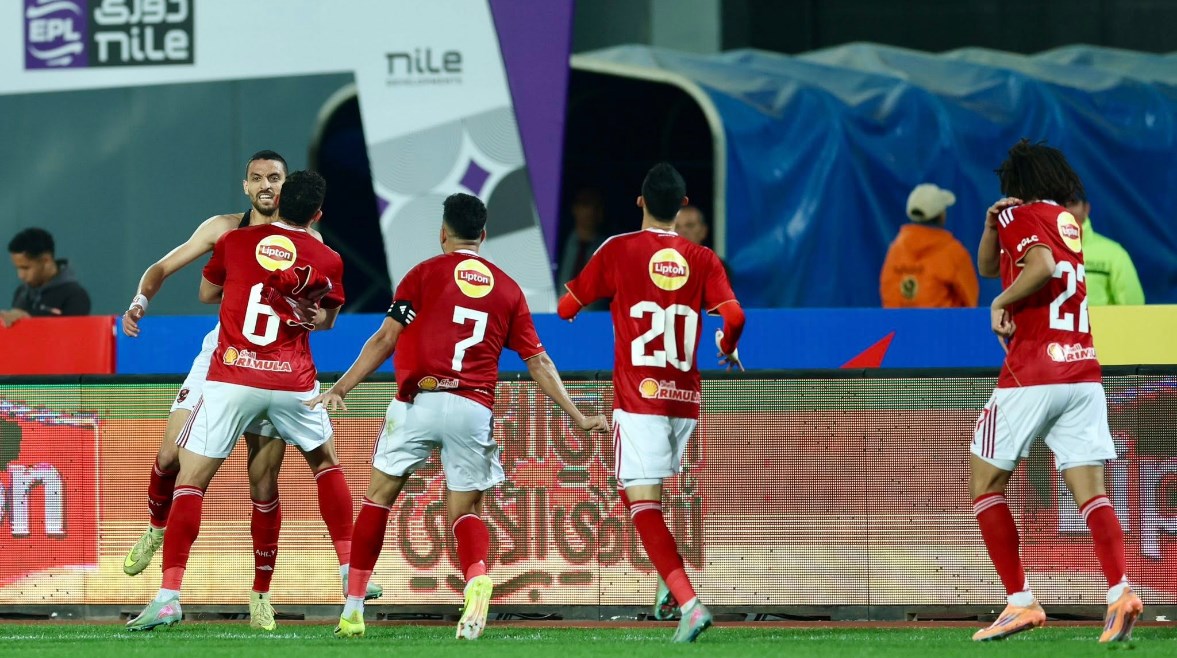 غياب عدد من لاعبي الأهلي يهدد مشاركتهم في مباراة القمة المرتقبة ضد الزمالك وسط مخاوف من التأثير على أداء الفريق