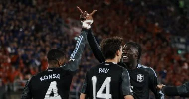 فوز ساحق لأستون فيلا على بولونيا يعزز آمالهم في الوصول لنصف نهائي الدوري الأوروبي بثلاثية مثيرة