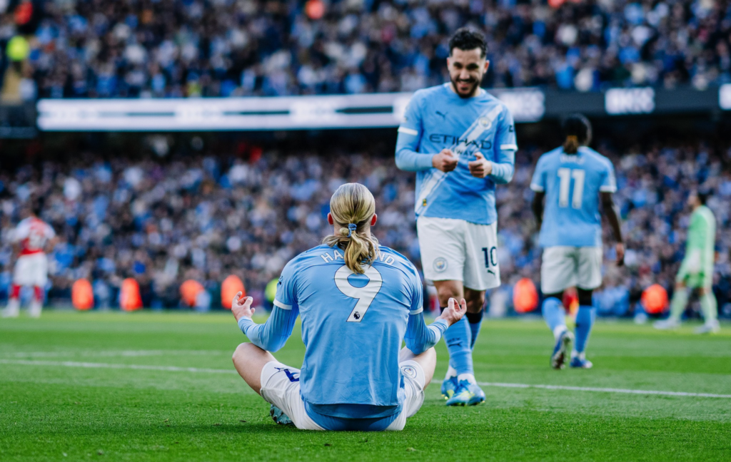 قطار مانشستر سيتي ينطلق بقوة لتهديد صدارة أرسنال ويدنو من مصافحة لقب الدوري الإنجليزي الممتاز