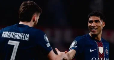كفاراتسخيليا يسجل هدفا مذهلا ليعزز تقدم باريس سان جيرمان على ليفربول في مواجهة مثيرة للجماهير