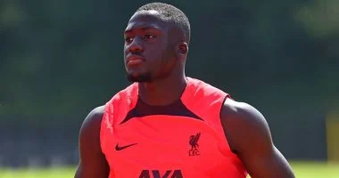 كوناتي يعلن استعداده لتجديد عقده مع ليفربول ويضع الفريق في موضع القوة خلال المفاوضات القادمة