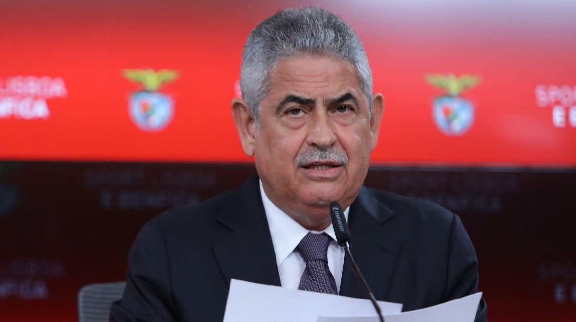 لويس فيليبي فييرا يحدث صدمة بعد البراءة بإصابته بكسر خطير إثر سقوط مأساوي خارج المحكمة