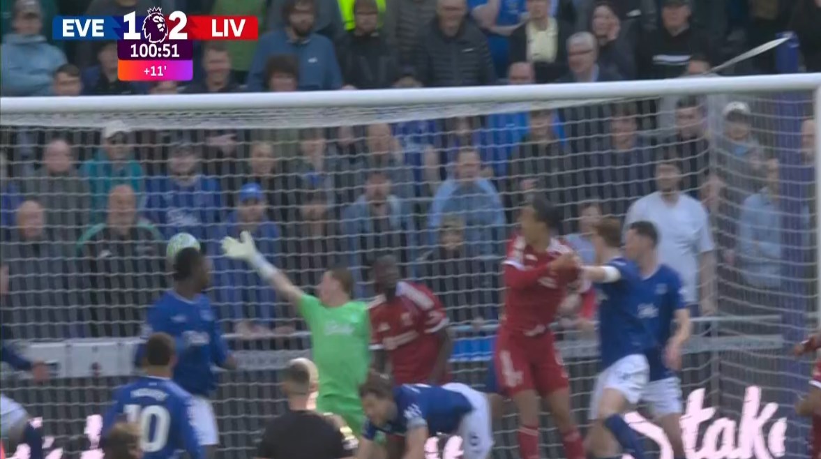 ليفربول يحقق انتصارًا مثيرًا على إيفرتون بثنائية رائعة في صراع البريميرليج الملتهب والدراماتيكي