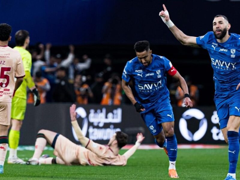 ليلة تألق بنزيما تبشر بفوز ساحق للهلال على الخلود بسداسية مدوية في بطولة الدوري السعودي