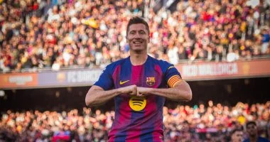 ليواندوفسكي يتمسك برفض عرض برشلونة لتجديد عقده في خطوة مفاجئة تثير تساؤلات عديدة حول مستقبله الرياضي