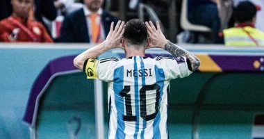 ليونيل ميسى يضيف إنجازا جديدا إلى مسيرته الرياضية من خلال استحواذه على نادى كورنيلا الإسبانى